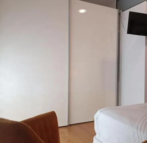 C23a01 Moderno Adosado 2 Hab *